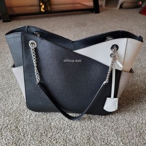 Large saffiano color block leather michael kors shoulder bag.